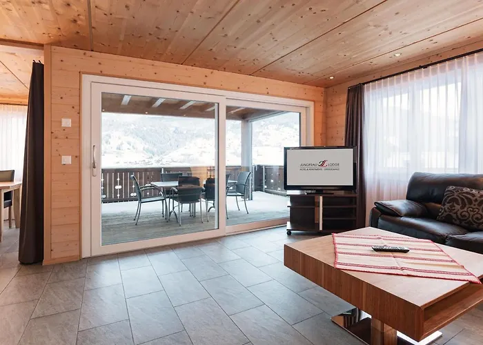 ريناتا شقة *